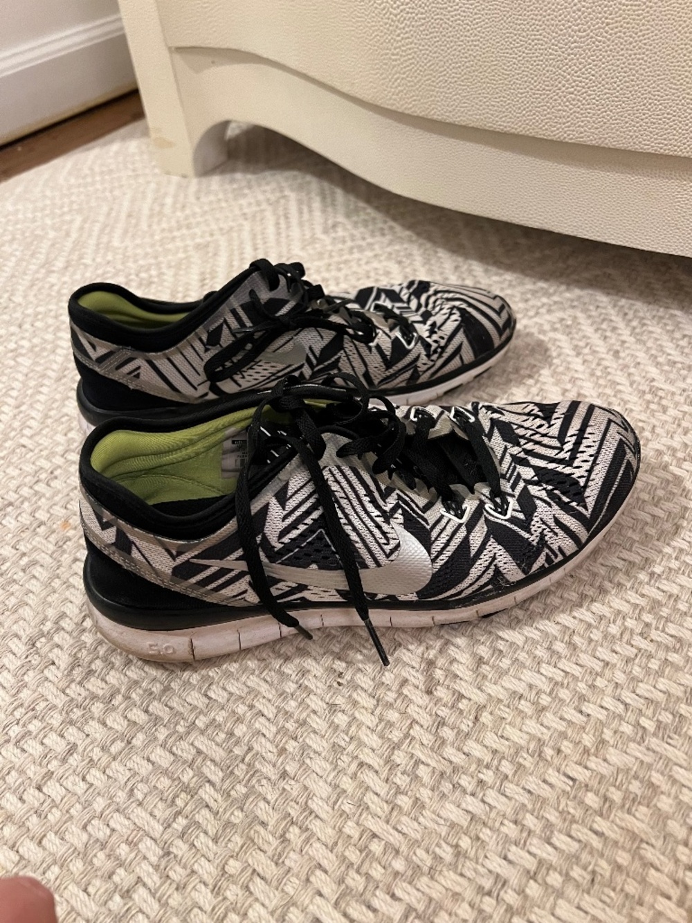 Nike Free TR Fit 5.0 Black & White Sneakers- Size 9